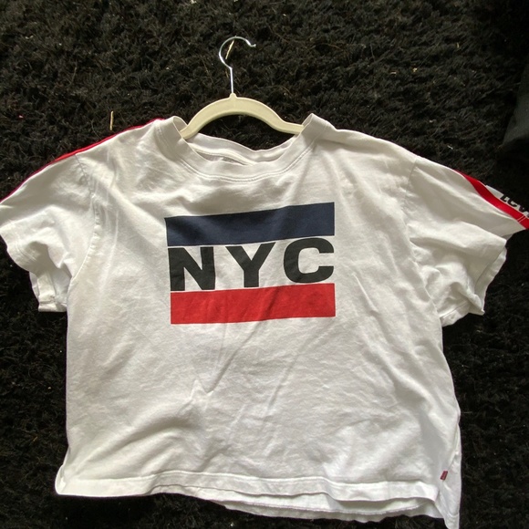 Levi’s NYC Cropped T-shirt - Picture 1 of 3
